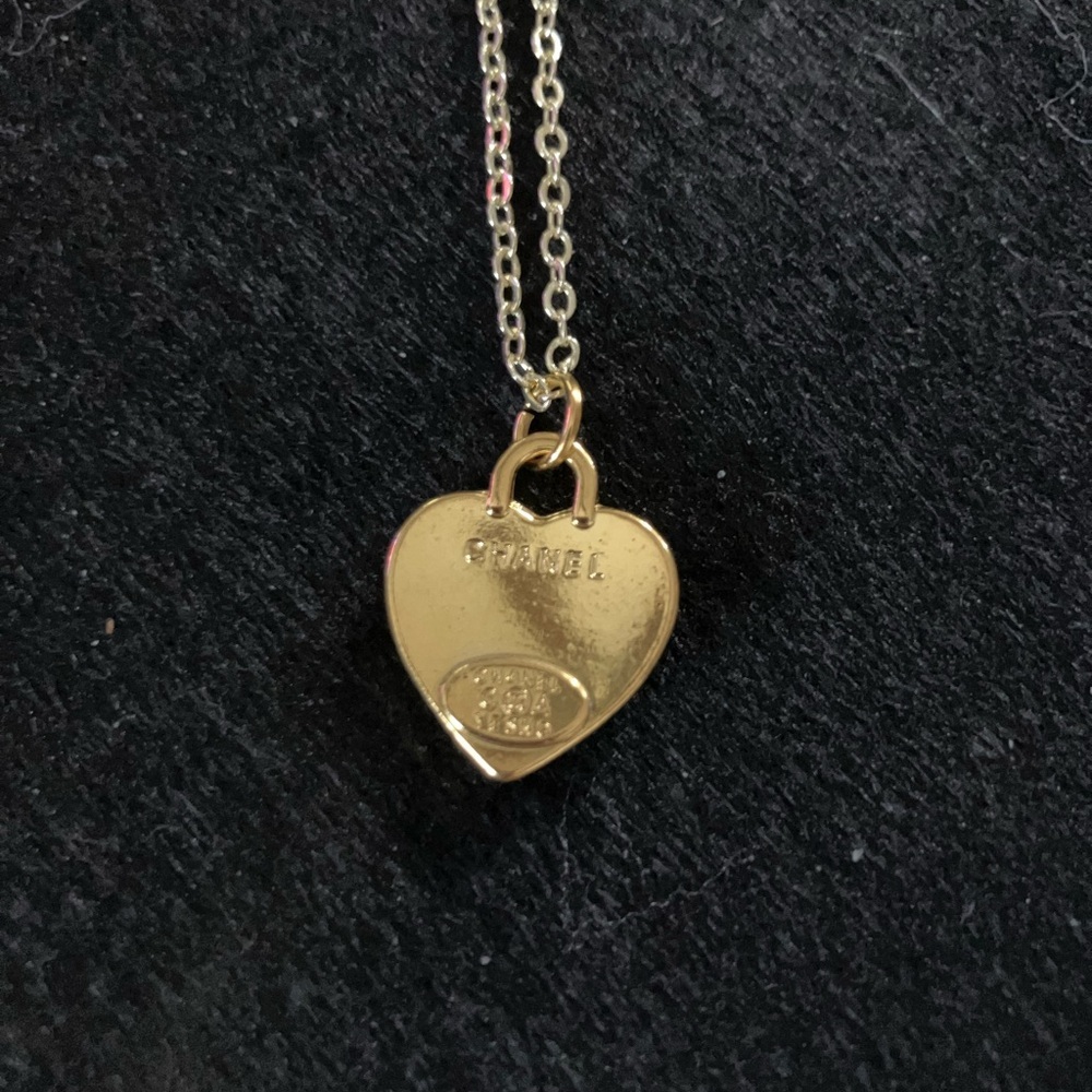 Chic Gold Heart Pendant Necklace - Picture 2 of 2
